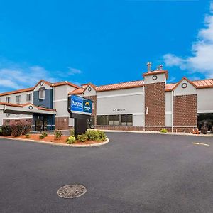 Suburban Studios Milwaukee Airport